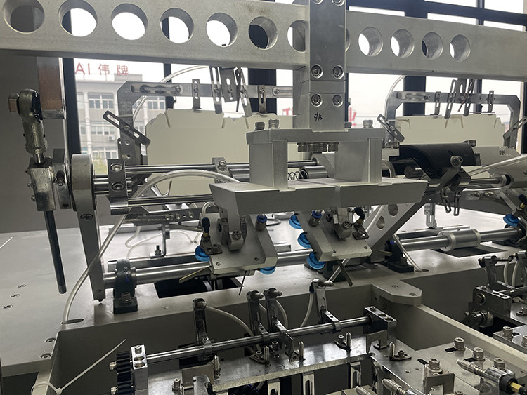 Speed 180pcs/min Paper Lunch Box Machine with 0.5Mpa Air Requirement